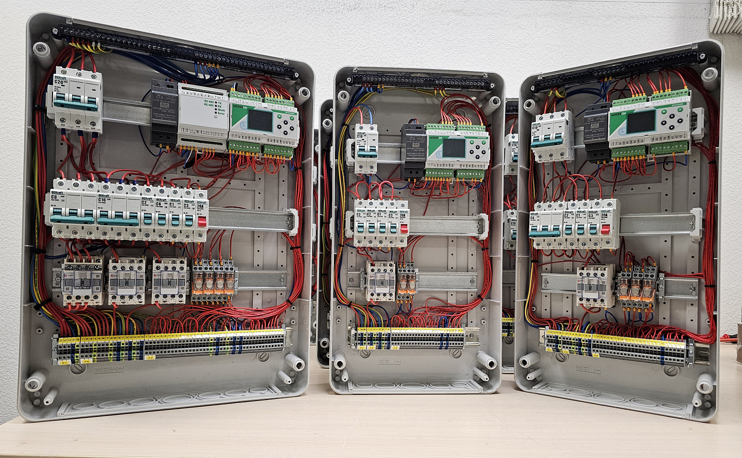 Применение контроллеров и модулей Moderon