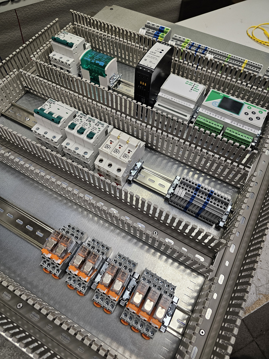 Применение контроллеров и модулей Moderon